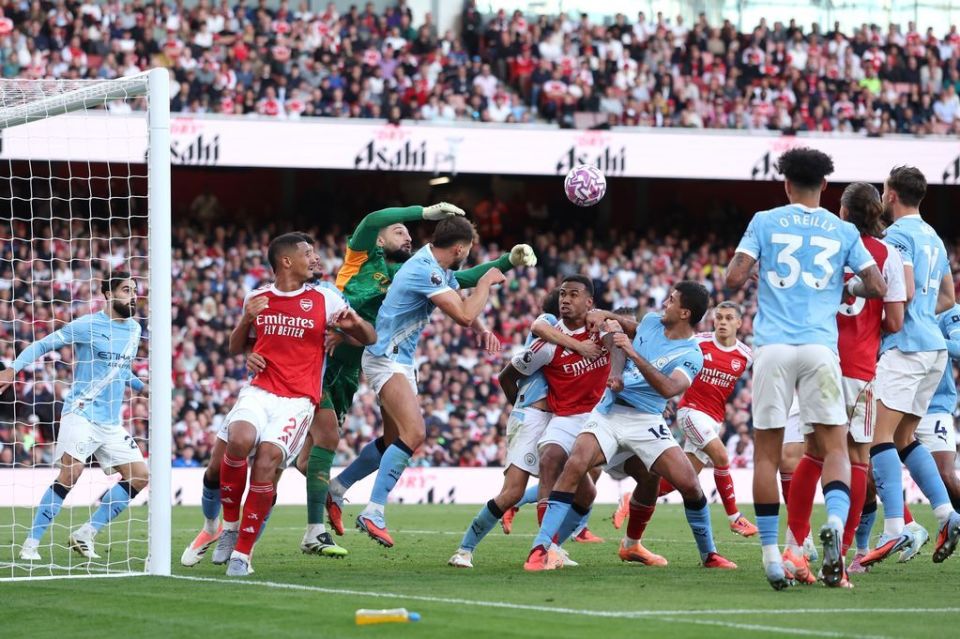 曼彻斯特晚, 的决定, 制造进攻威 曼彻斯特晚, 的决定, 制造进攻威