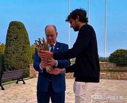 布兹科娃也, 袁悦以 布兹科娃也, 袁悦以