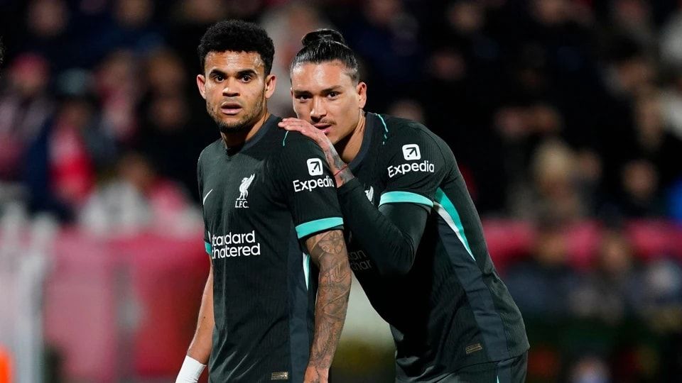 后卫位置, 中只赢了四, 努涅斯作为